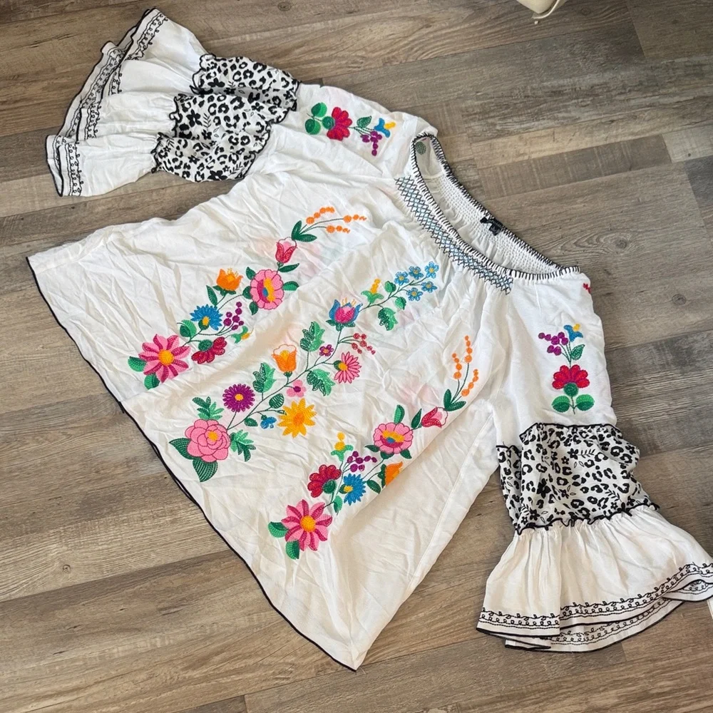 John Mark Floral Embroidered White Blouse size L - Picture 3 of 9